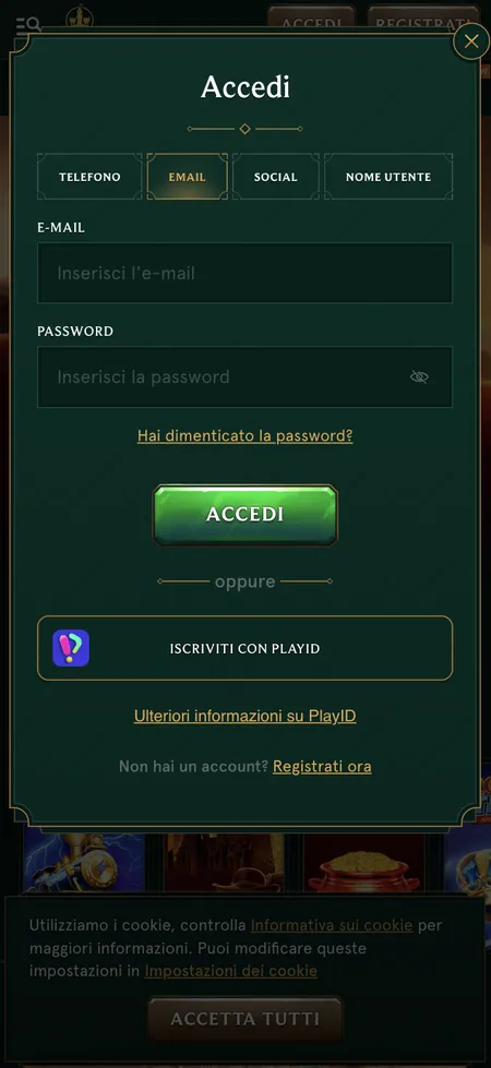 Form di login Casinia con vkладки email e telefono